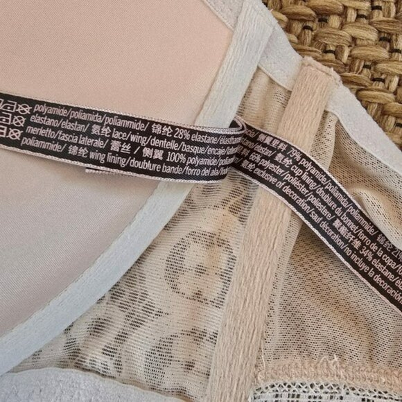 Victoria's Secret Lace Bra in White - Picture 6 of 16